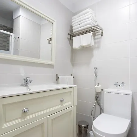 Home2book Americas Bright Apartment